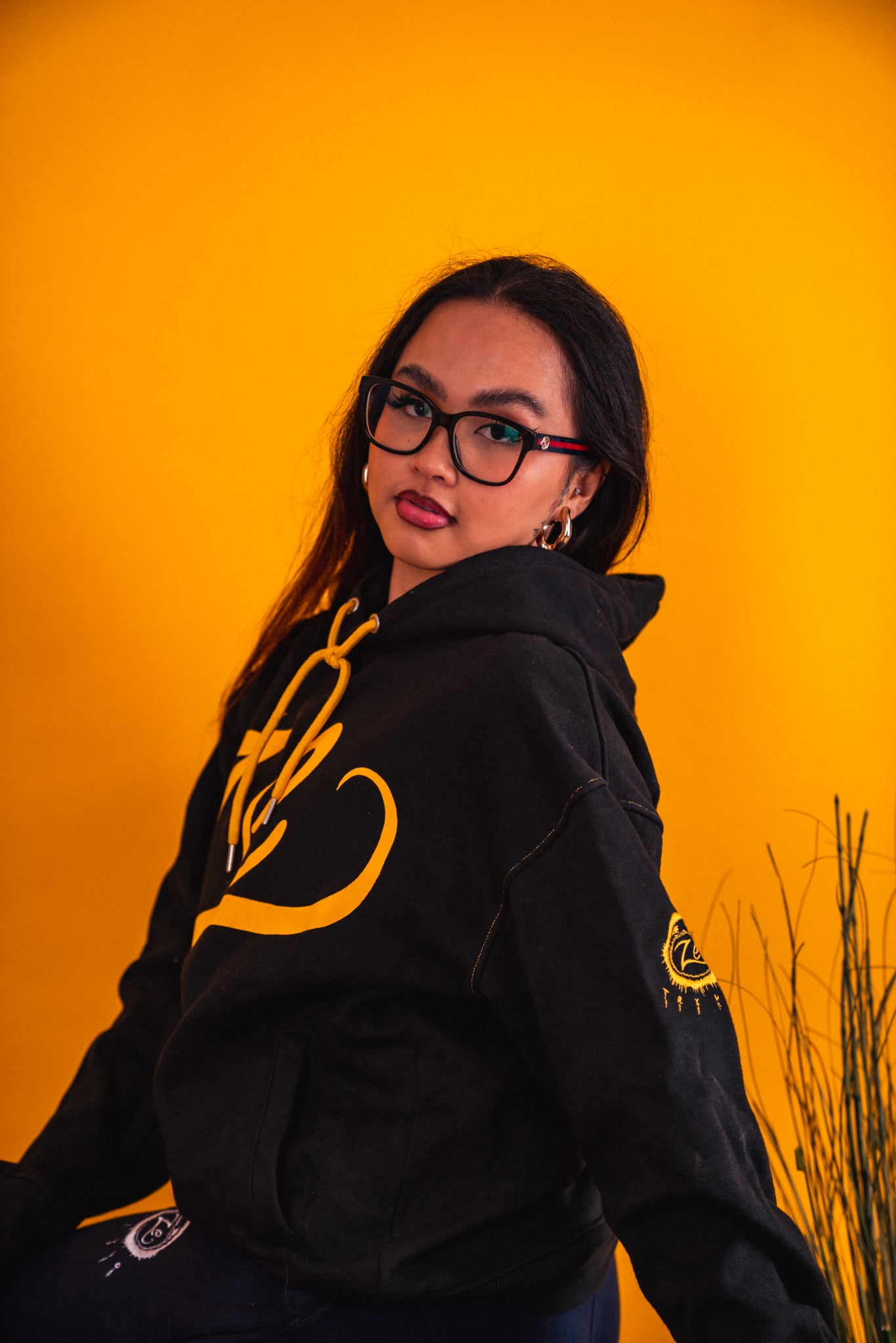 ZeTrillo Oversized Hoodie: Comfort Redefined (Black & Gold)