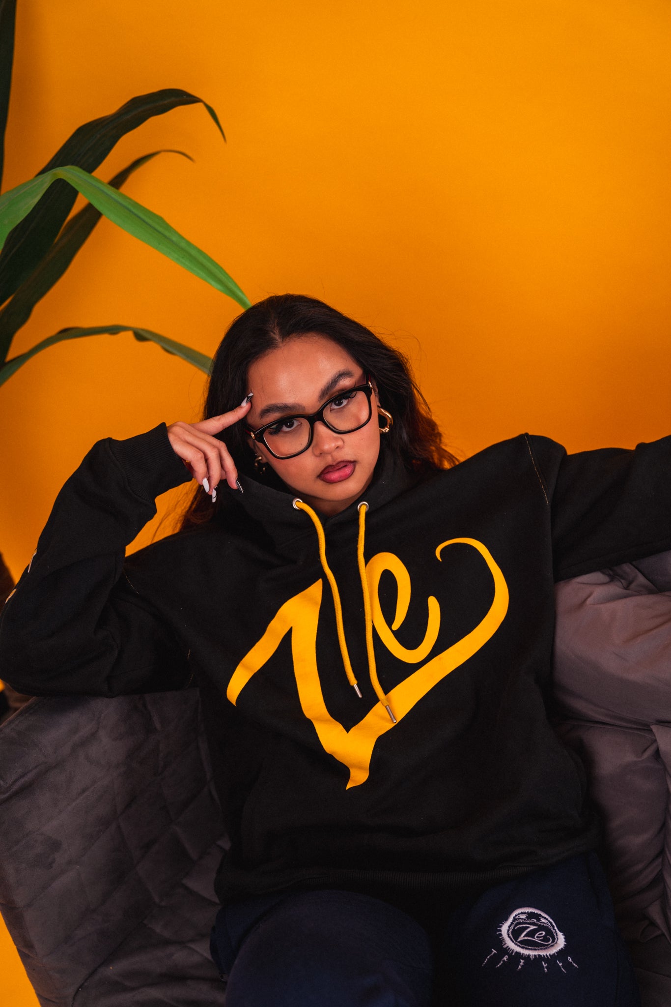 ZeTrillo Oversized Hoodie: Comfort Redefined (Black & Gold)