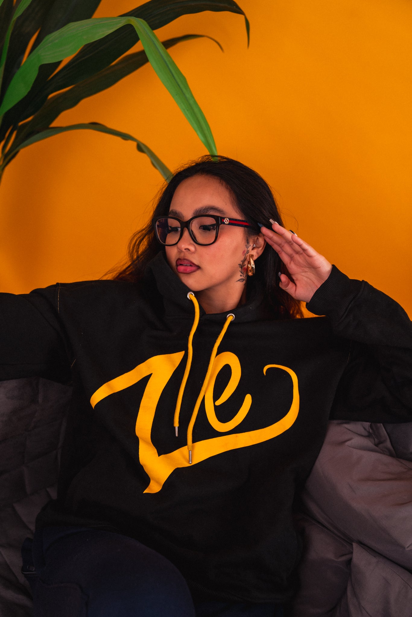 ZeTrillo Oversized Hoodie: Comfort Redefined (Black & Gold)